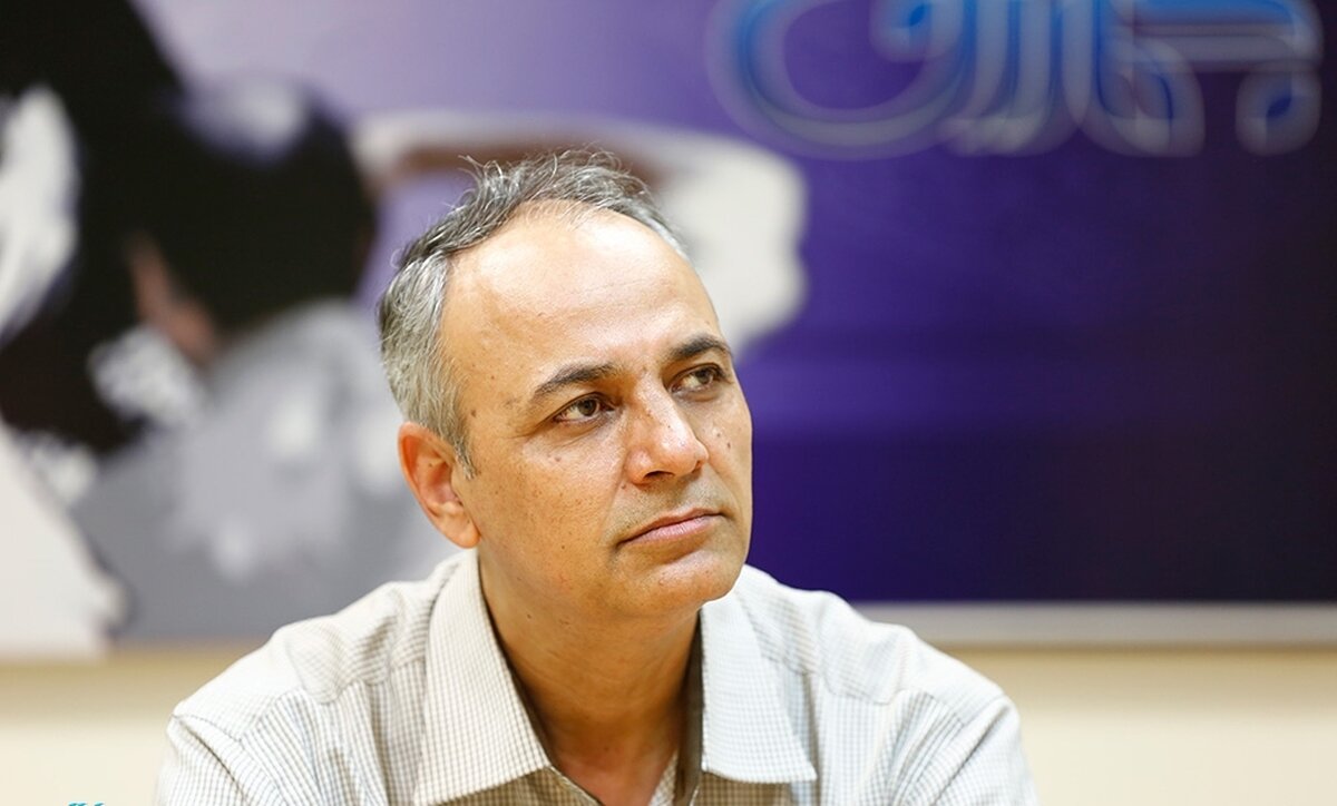 کنایه تند زیدآبادی به حامیان تفکر مصباح یزدی؛ از کچل پرسیدند چه آرزویی داری؟ گفت؛ یک سر پر مو! کنایه تند زیدآبادی به حامیان تفکر مصباح یزدی؛ از کچل پرسیدند چه آرزویی داری؟ گفت؛ یک سر پر مو!